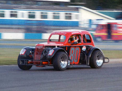 Som nok den første dansker, deltog Jacob Kristensen i 2003 i et Legends Cars løb i England, nu kommer klassen her til Danmark.